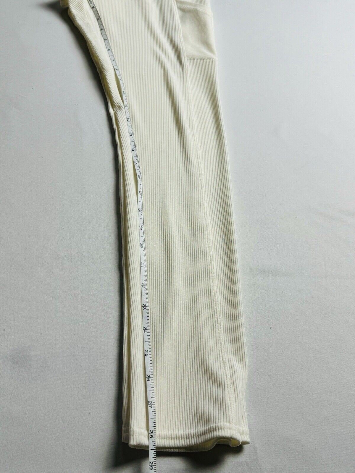 $88 Tahari Sport Women’s Side Cell Pocket Athletic Leggings Sz M