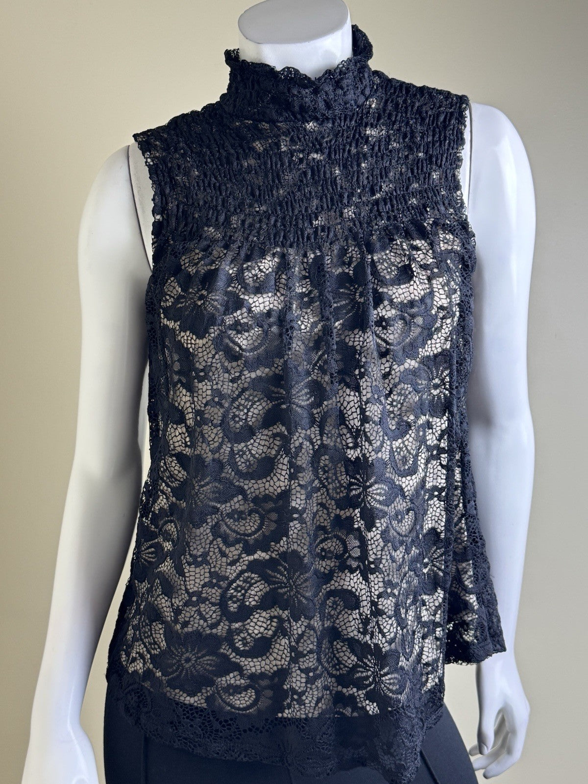 Adiva Women’s Lace Floral Black Blouse Sz M. (B.150)