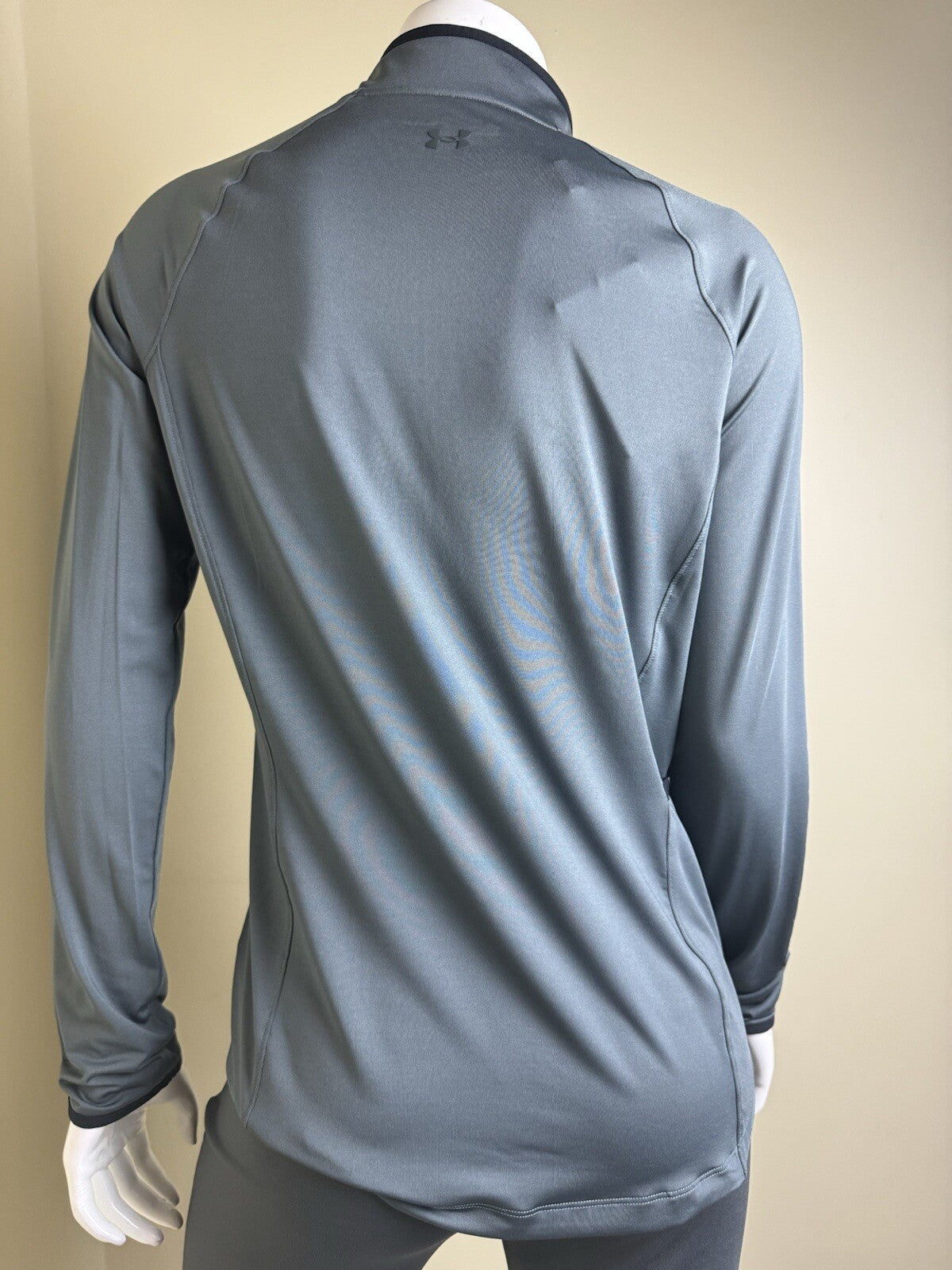 Under Armour Women's Golf Sweatshirt Size M. (B.111)