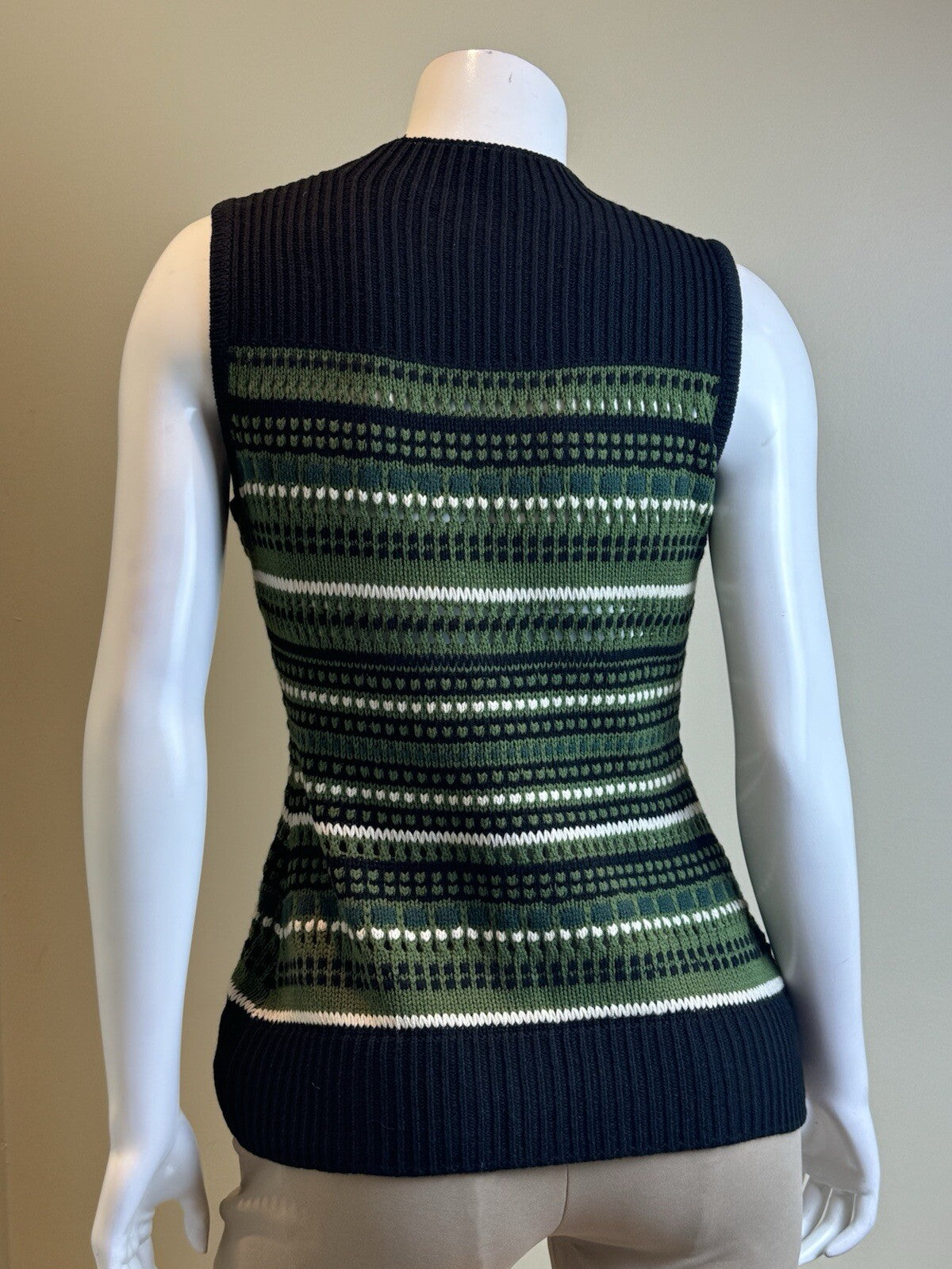 $89 Liverpool Women’s Sweater Vest Sz S. (B.115)