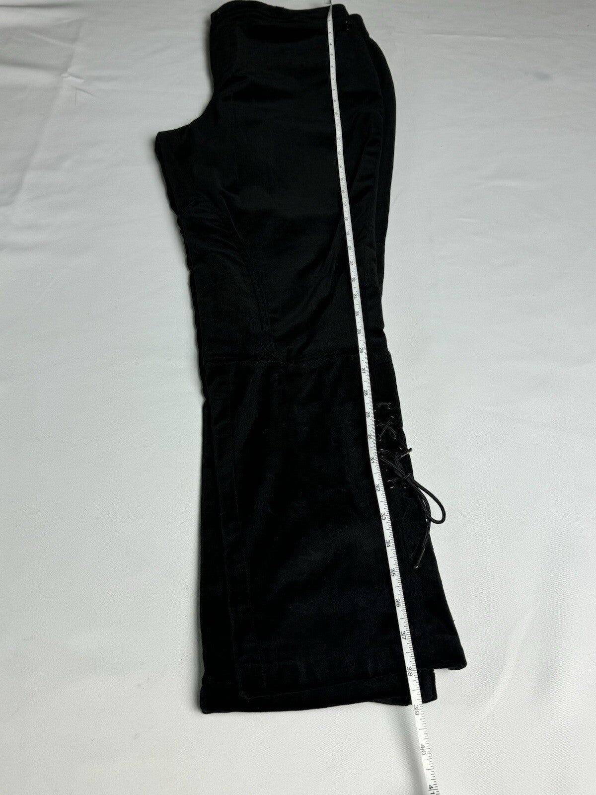 $225 Ralph Lauren Women’s Black Velvet Pants Sz 10. (B.89)