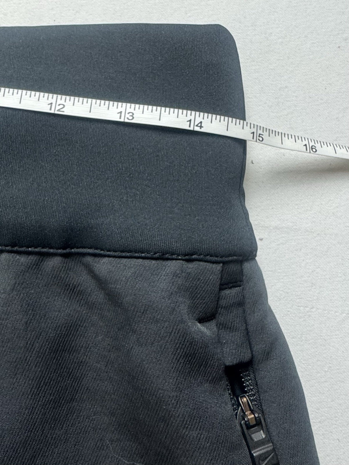 $70 Nike Womens Running Shorts Sz L. (B.158)