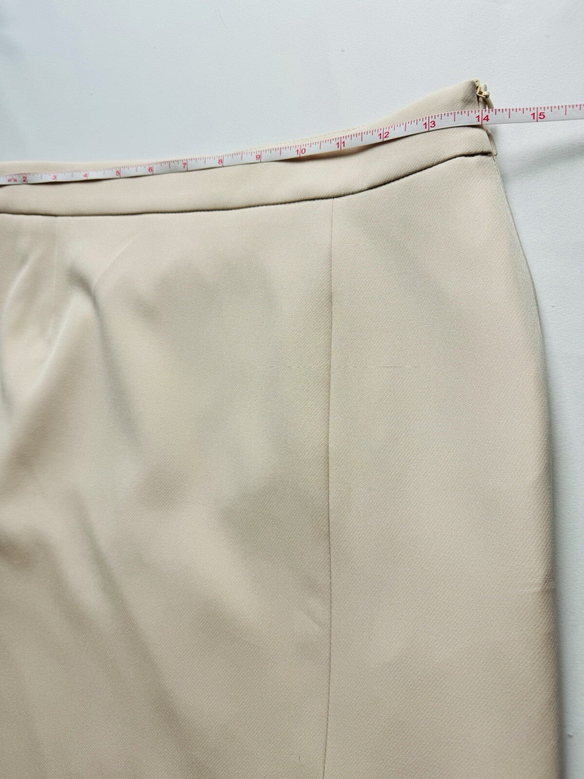 Walter Baker Long Beige Parker Skirt Sz 6. (B.72)