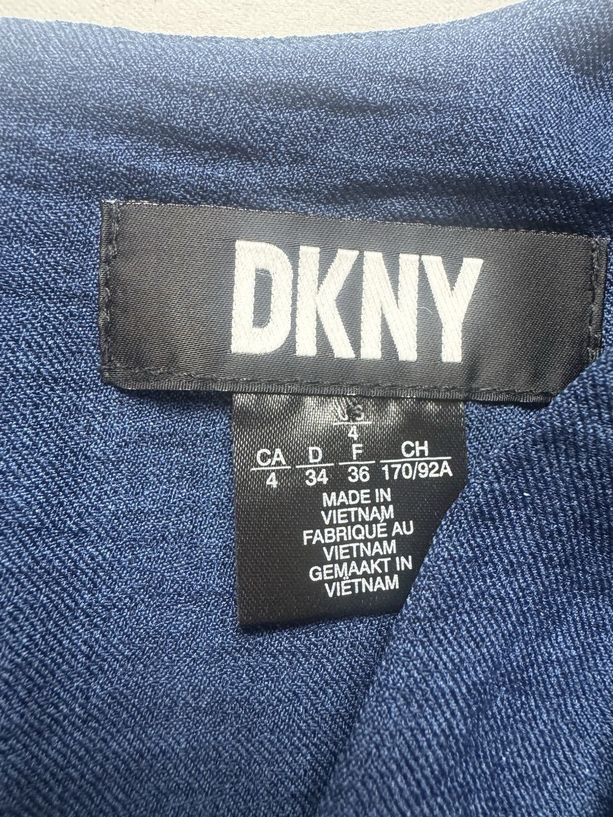 $129 DKNY Women’s Navy belted Dress Sz 4. (B.151)
