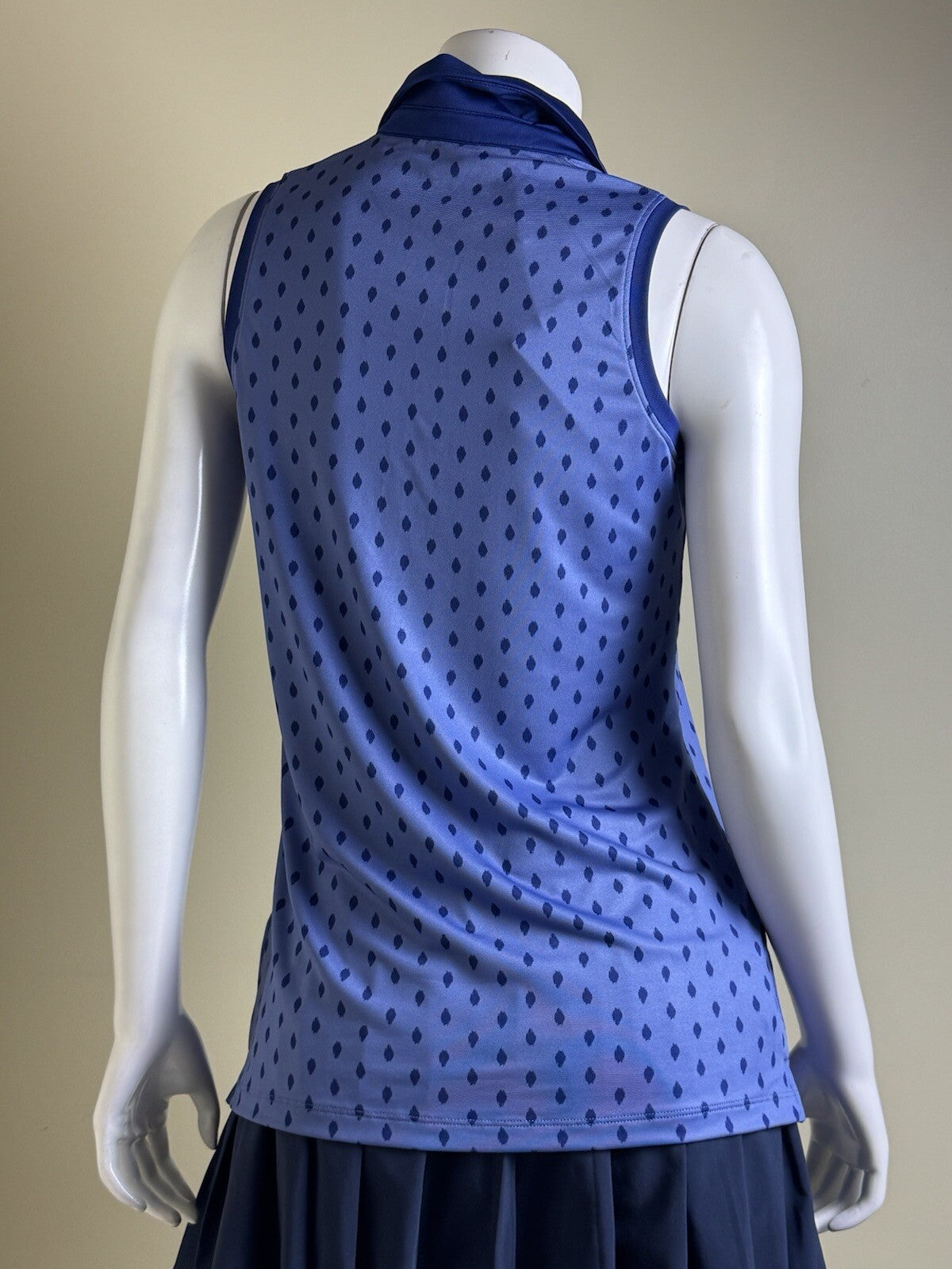 Under Armour Women's Golf Tennis Shirt Sz M. (B.139).