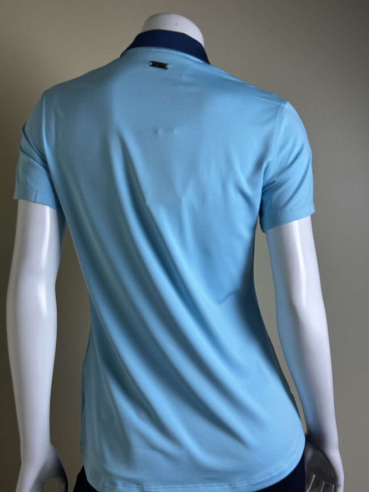 Under Armour Women's Golf Tennis Shirt Sz M. (B.38)