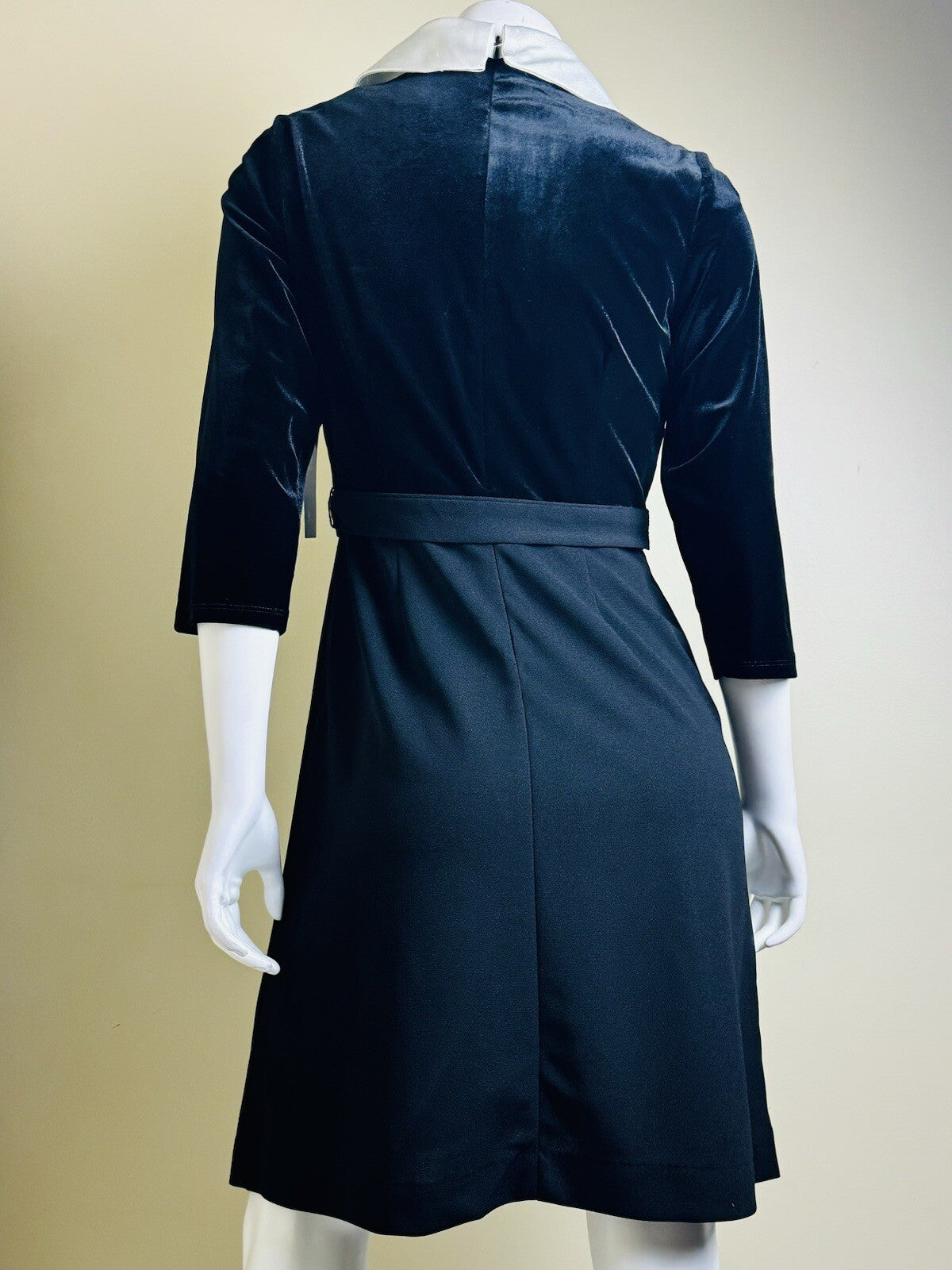 Addison Evenings Women’s Velvet Black Dress Sz 10. . (B.92)