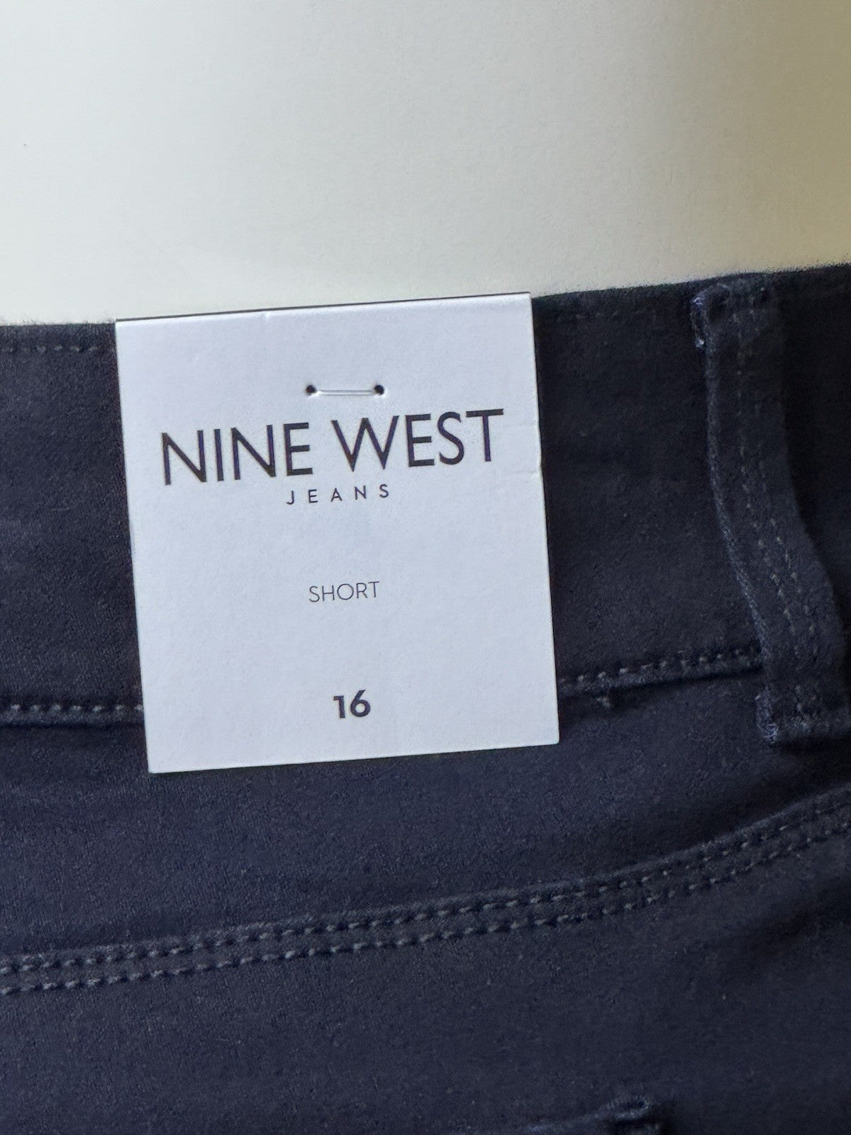 $69 NINE WEST High Waisted Belted Woven Shorts - Size 16. (B.151)
