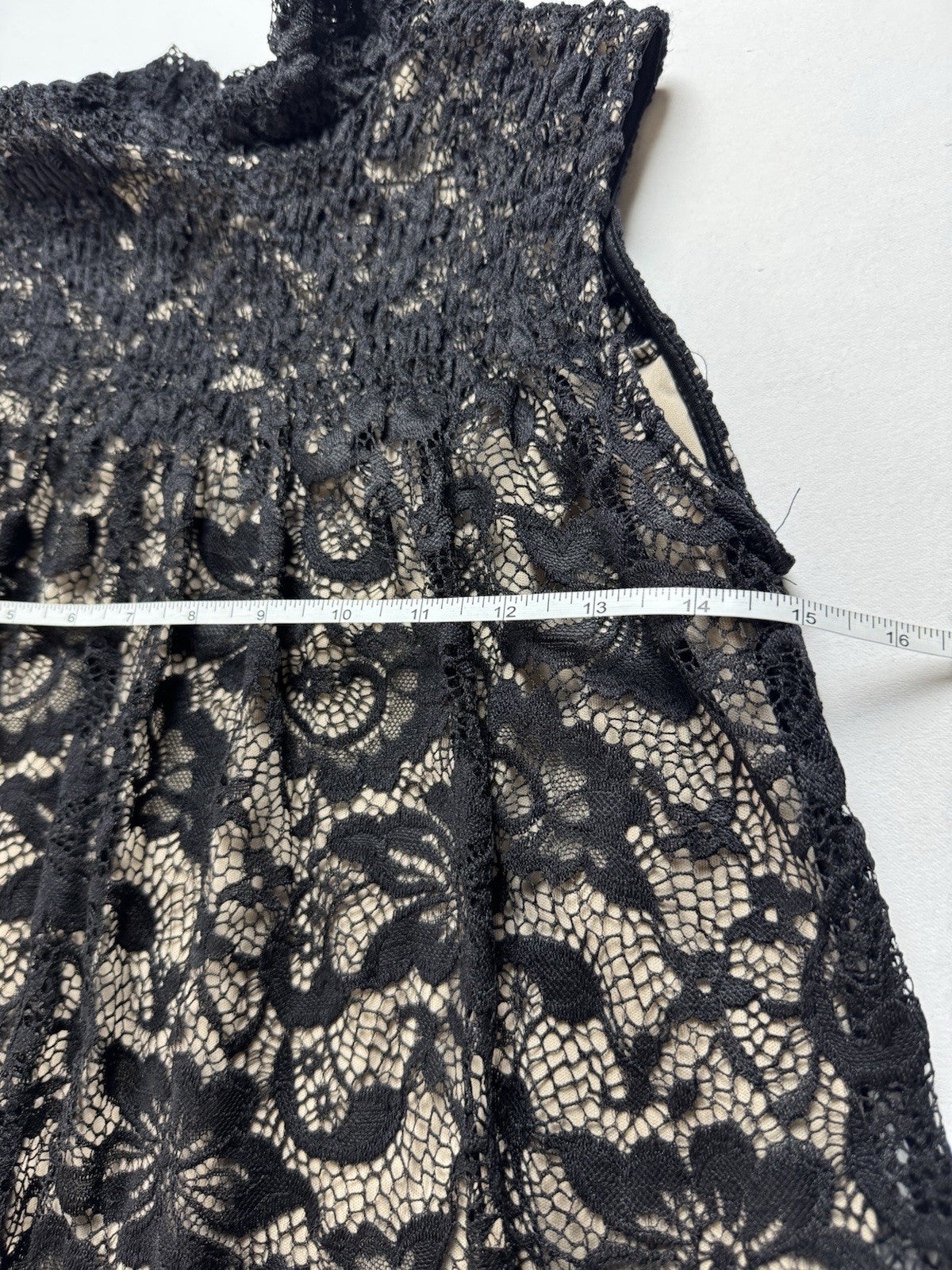 Adiva Women’s Lace Floral Black Blouse Sz M. (B.150)