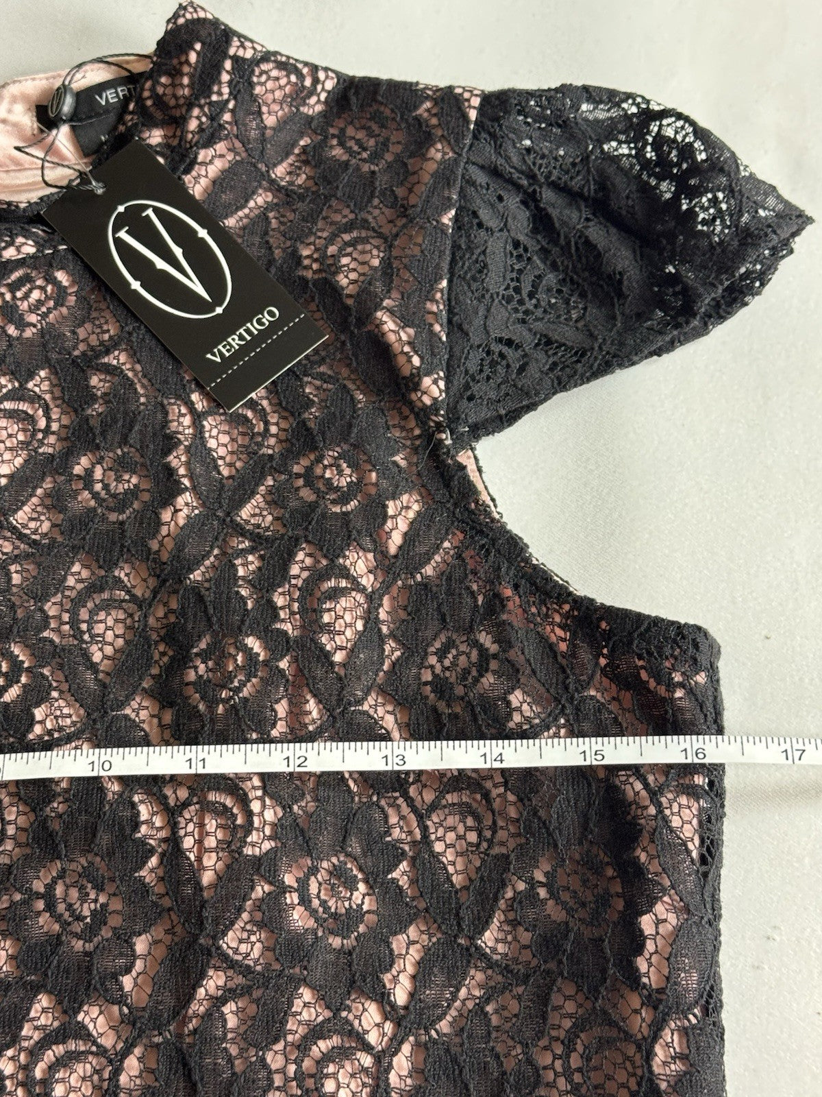 $180 Vertigo Women’s Lace Blouse Sz XS. (B.027)
