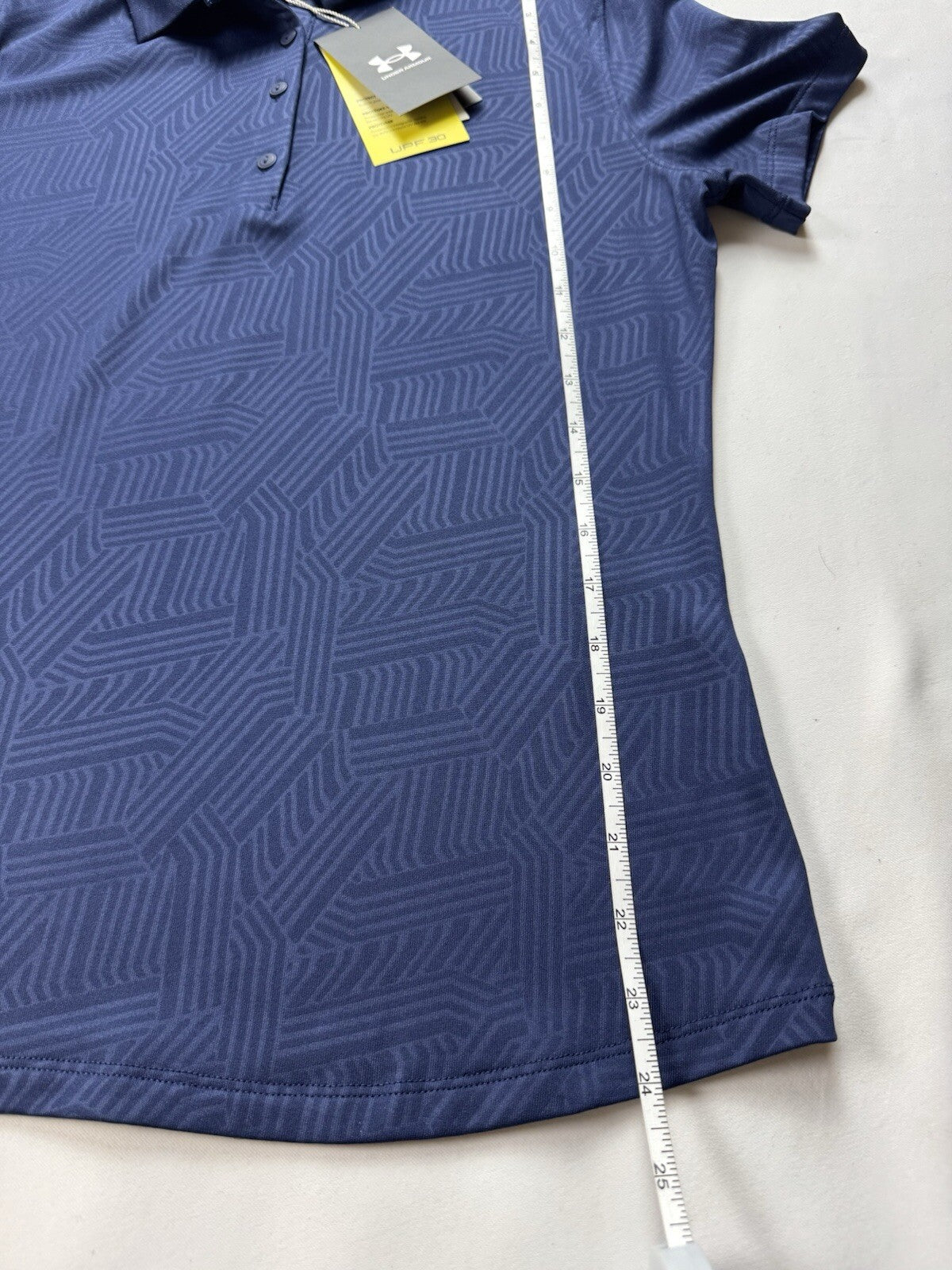 Under Armour Women's Golf Tennis Shirt Stretch Sz M. (B.135)