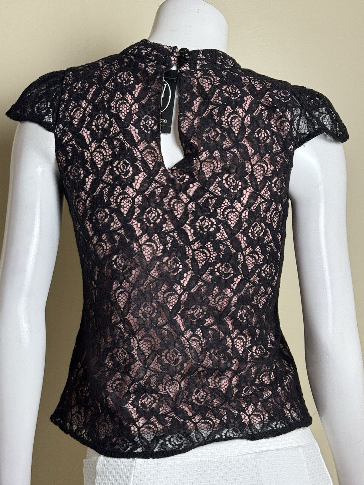 $180 Vertigo Women’s Lace Blouse Sz XS. (B.027)