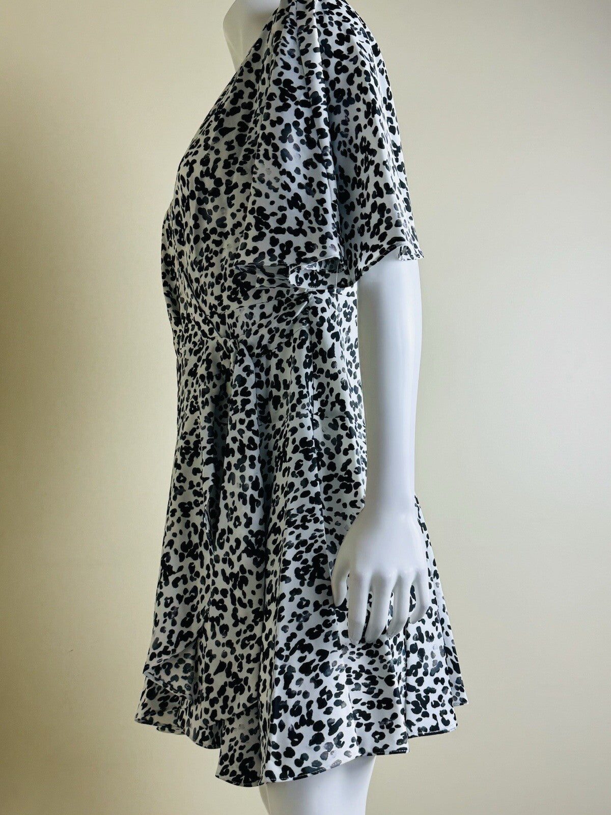 $128 BCBGeneration Women’s Dress Size 4 Cheetah Print. (B.60)