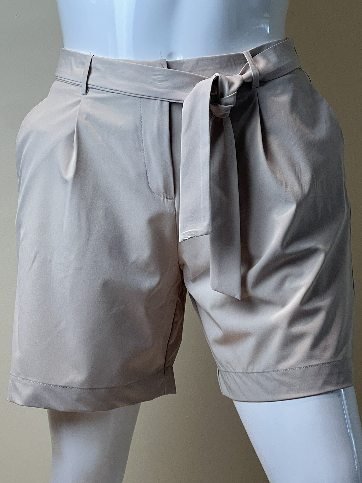 $79 Calvin Klein Shorts Women’s Sz 12 Chino