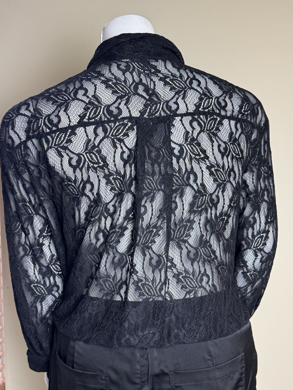 $89 Adrianna Papell Black Lace Long Sleeve Blouse Sz L. (B.138)