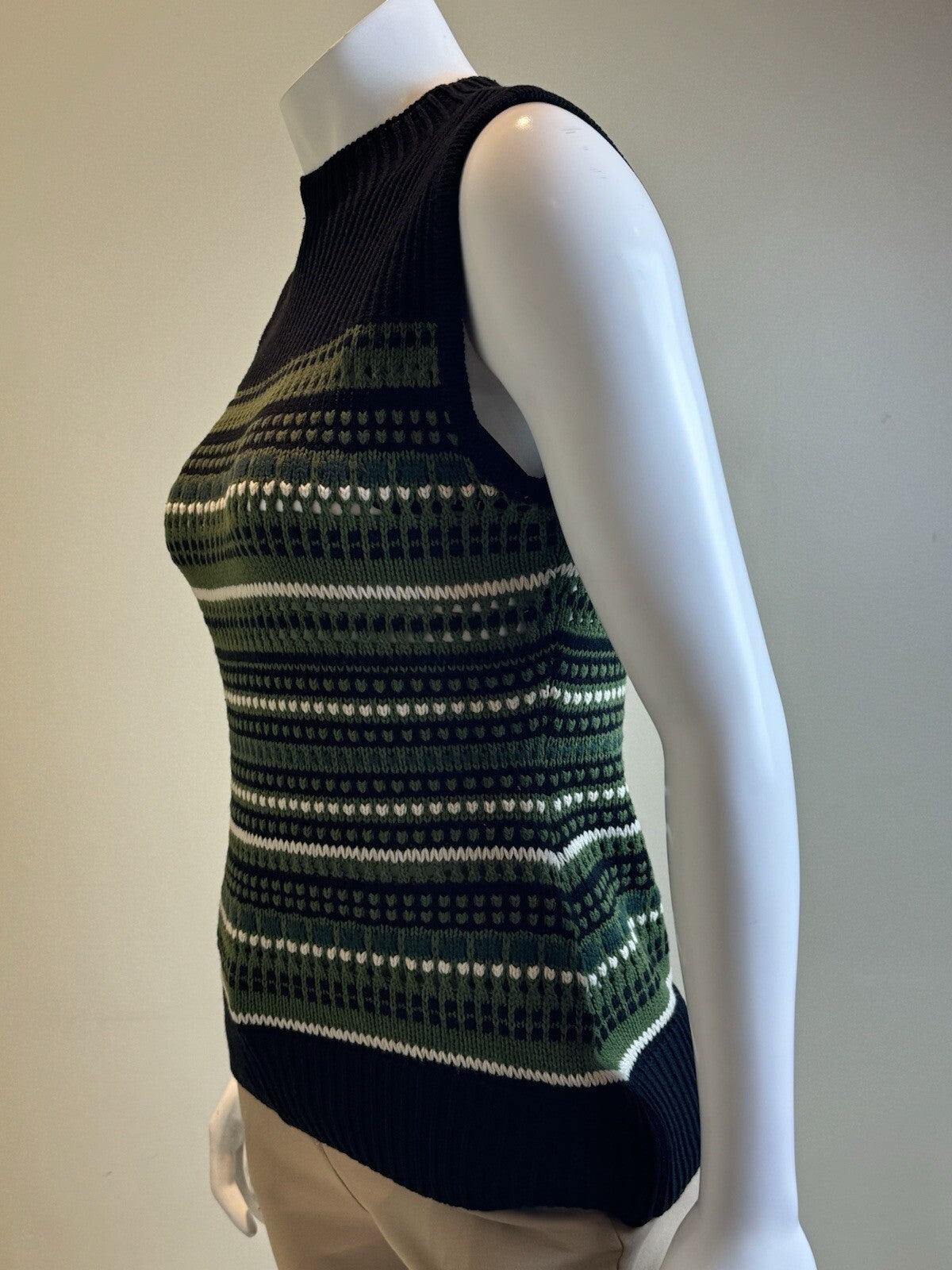 $89 Liverpool Women’s Sweater Vest Sz S. (B.115)
