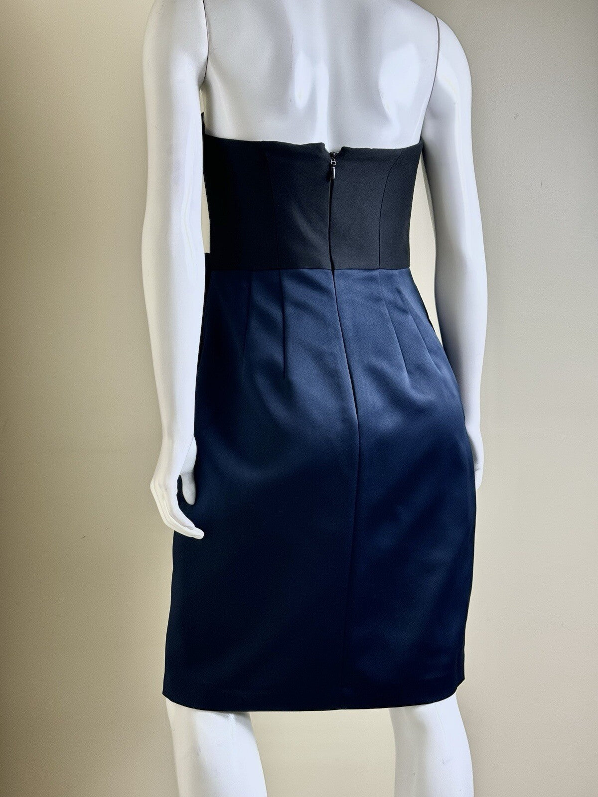 $395 Halston Black Navy Strapless Dress SZ 8. (B.118)