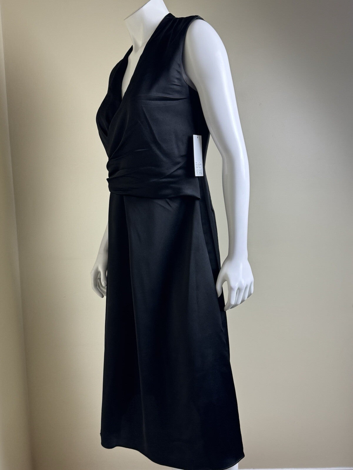 $134 DKNY Women’s Satin Black Dress Sz 4. (B.140)