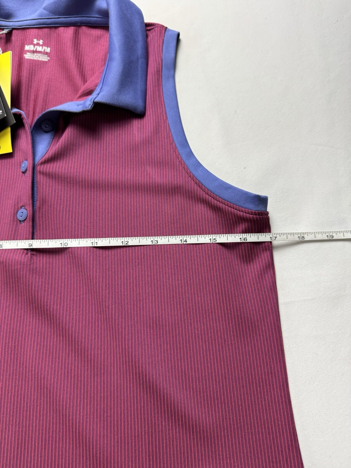 Under Armour Women's Golf Tennis Shirt Sz M. (B.135)