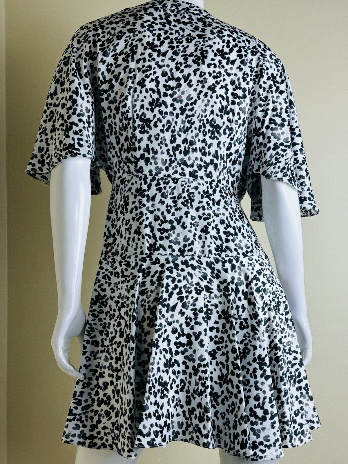 $128 BCBGeneration Women’s Dress Size 4 Cheetah Print. (B.60)