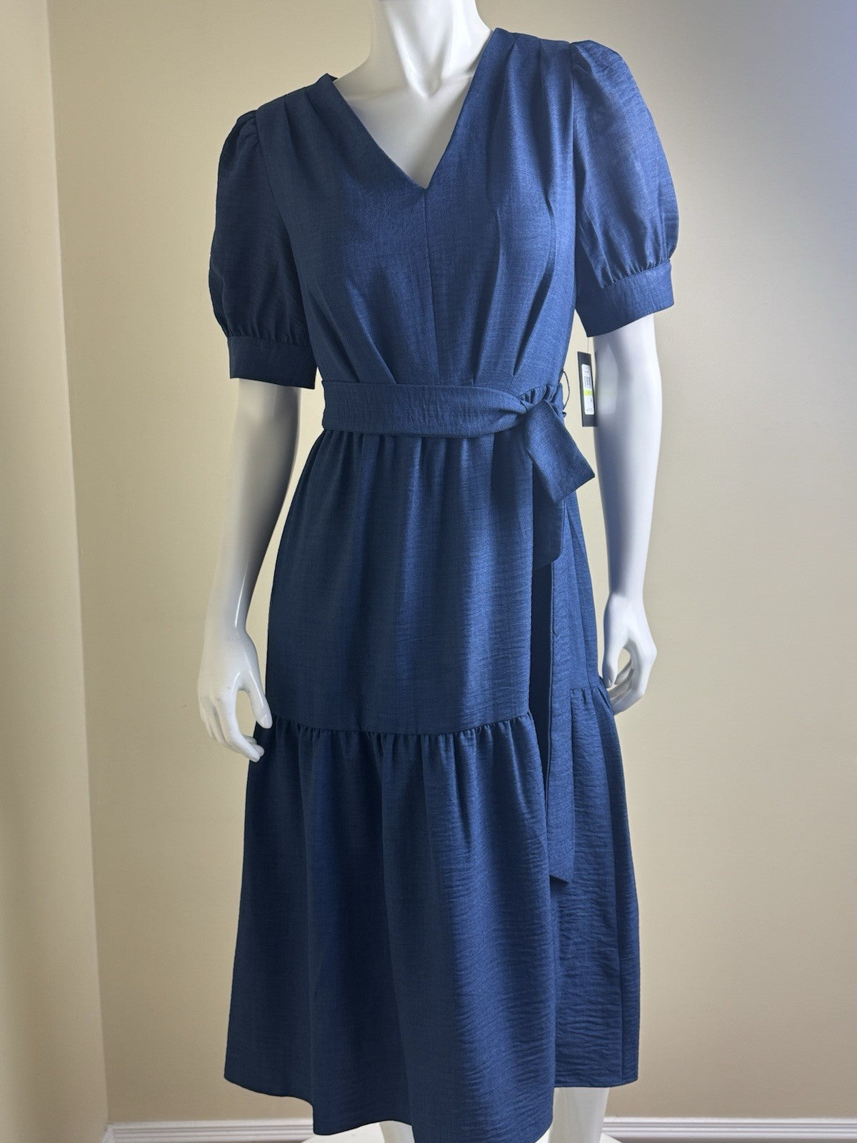 $129 DKNY Women’s Navy belted Dress Sz 4. (B.151)