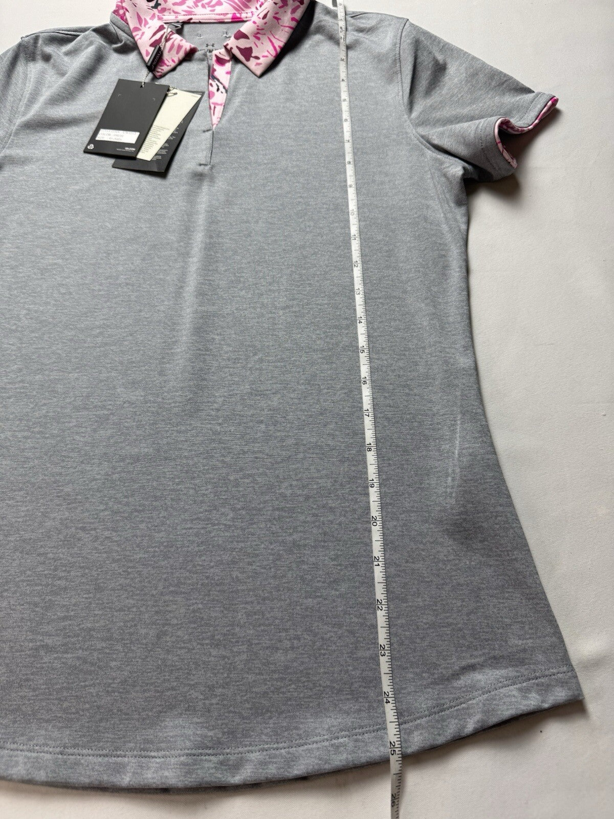 Under Armour Women's Golf Tennis Shirt Sz M. (B.141)