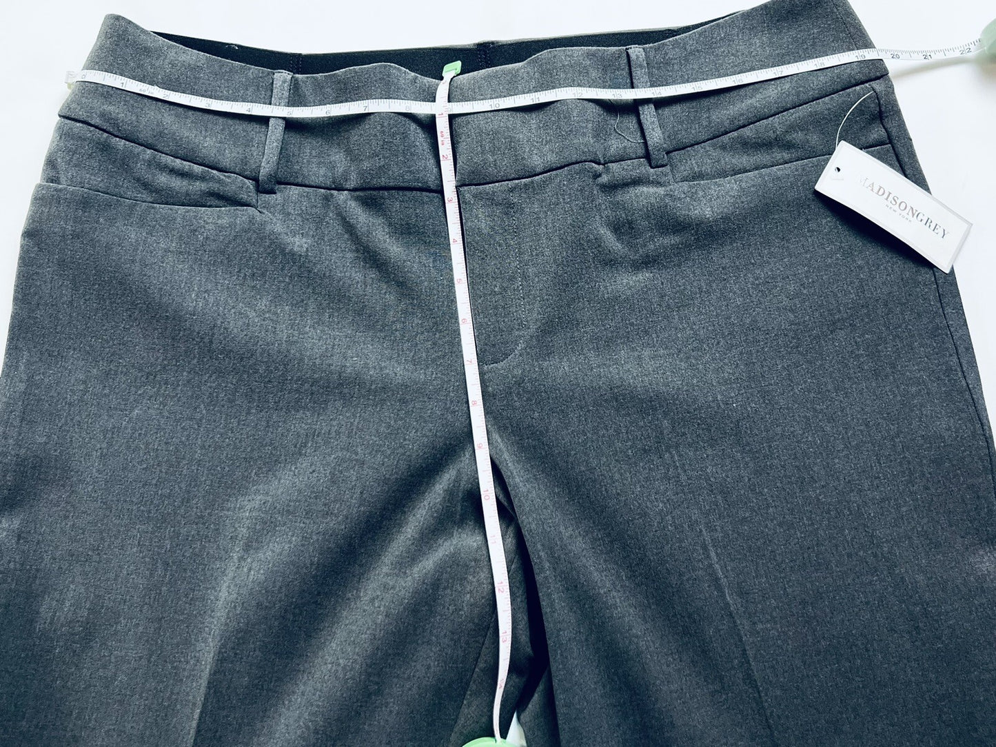 Madison Grey Women’s Capris Pants Size 8P. (B.027)