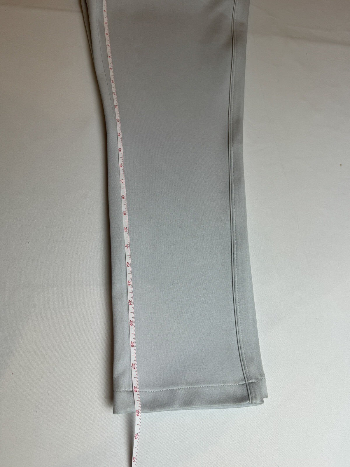 $85 Under Armour Women’s Pants Gray Size XL. (B.68)