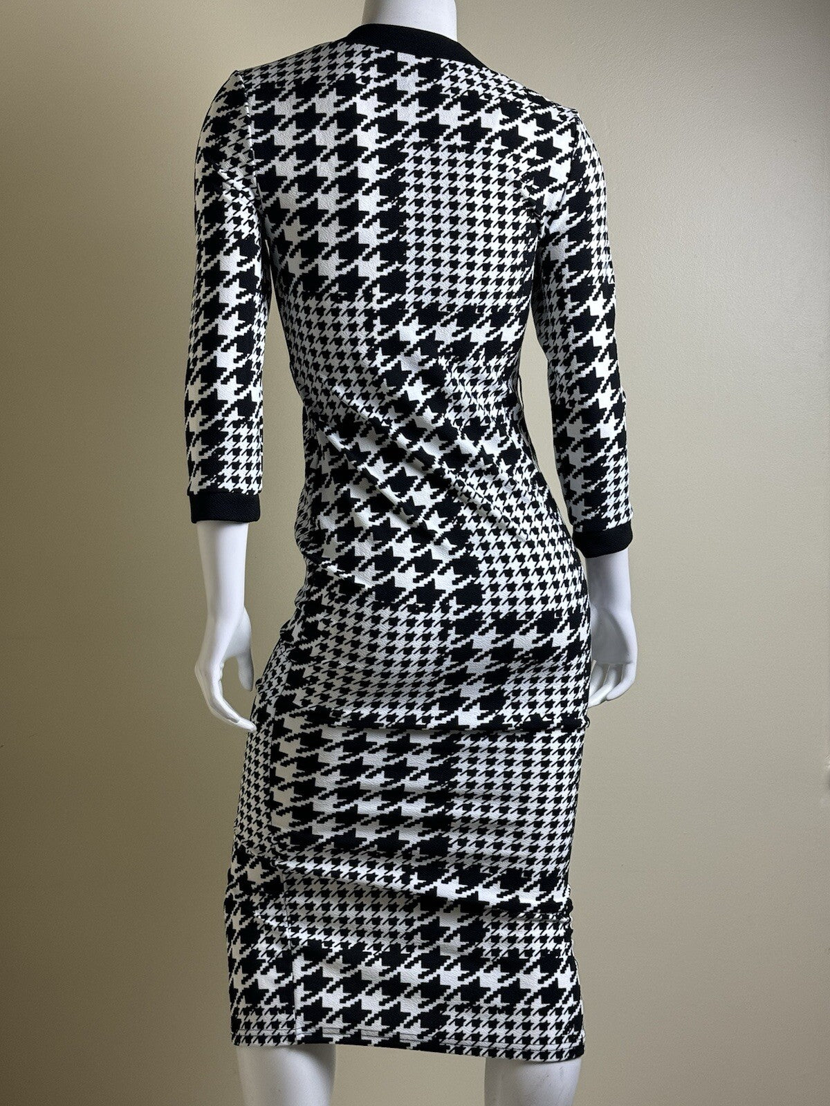 WDIRARA Women's Houndstooth Black White Long Sleeve Bodycon Dress Sz S (B.98)