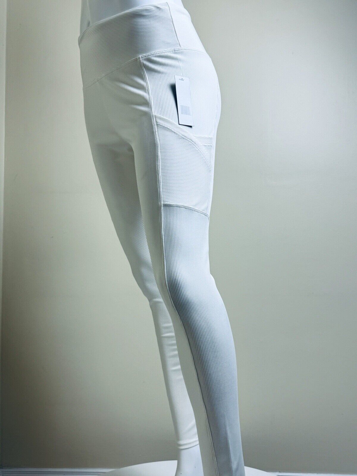 $88 Tahari Sport Women’s Side Cell Pocket Athletic Leggings Sz M