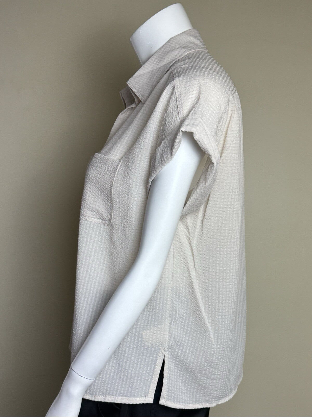 $98 Max Studio Women’s Blouse Beige Shirt Size XL. (B.136)