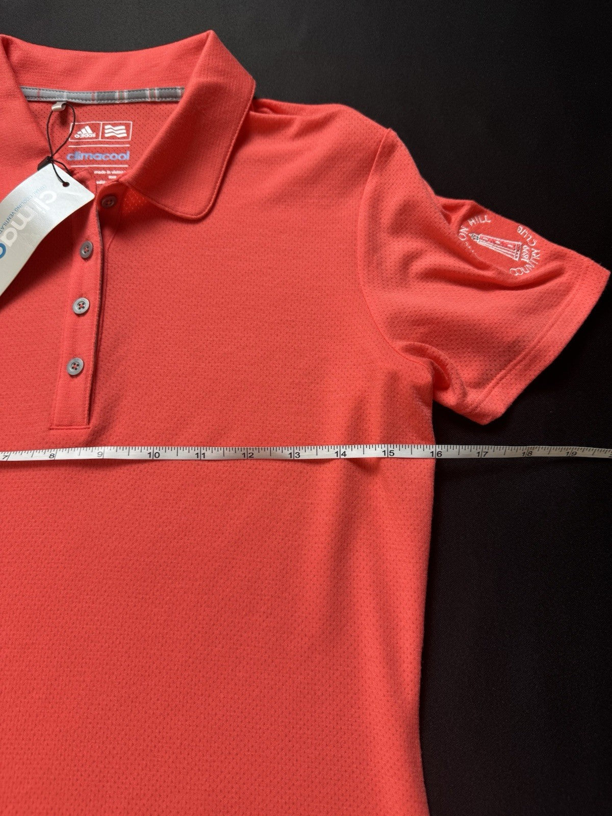 Under Armour Women's Golf Tennis Shirt Sz XS. (B.153)
