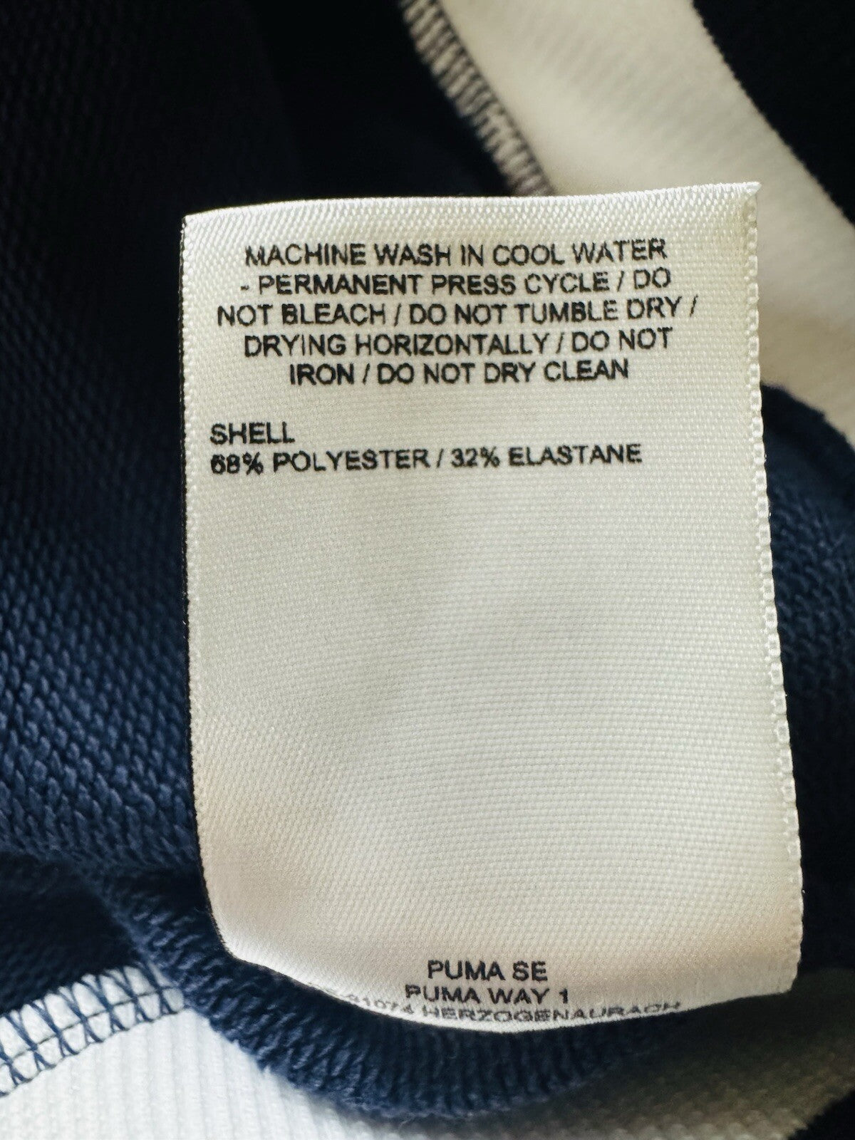 Puma Women's Hooded Golf Sweater Size S. (B.128)