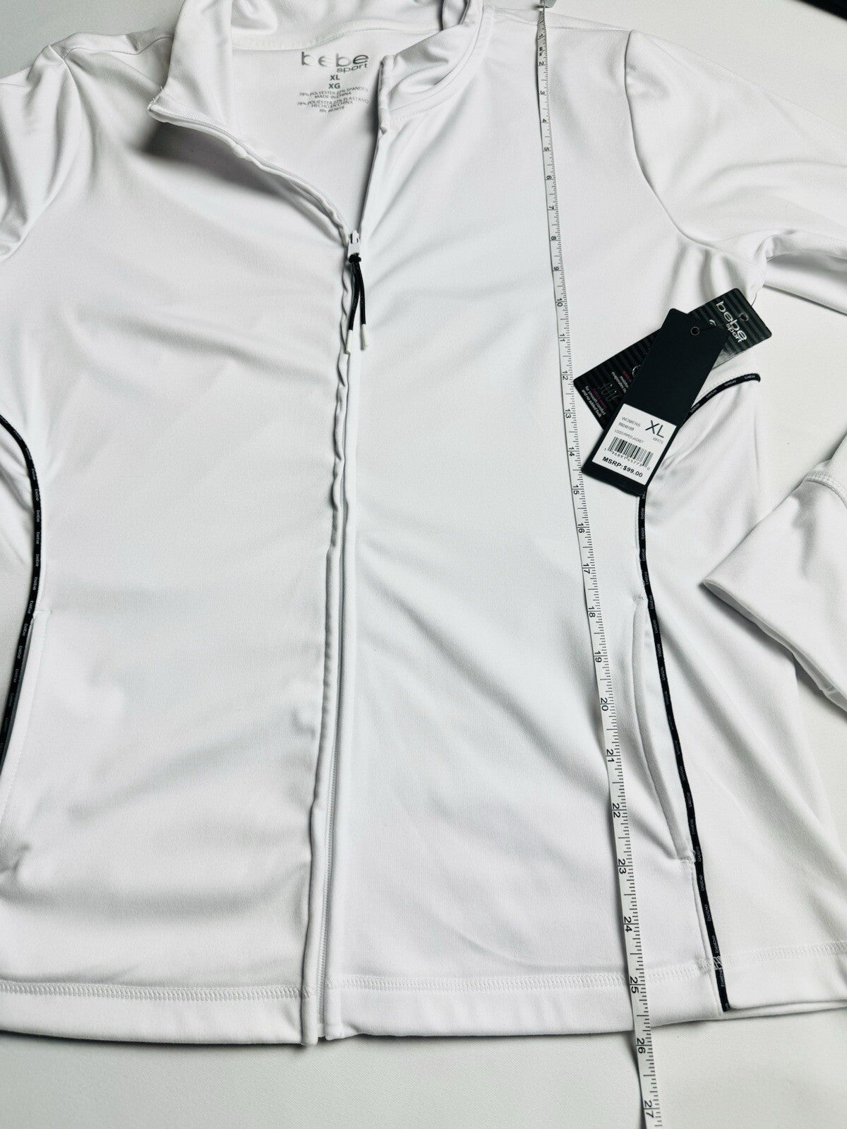 $99 Bebe Women’s Full Zip White Jacket Sz XL. (B.113)