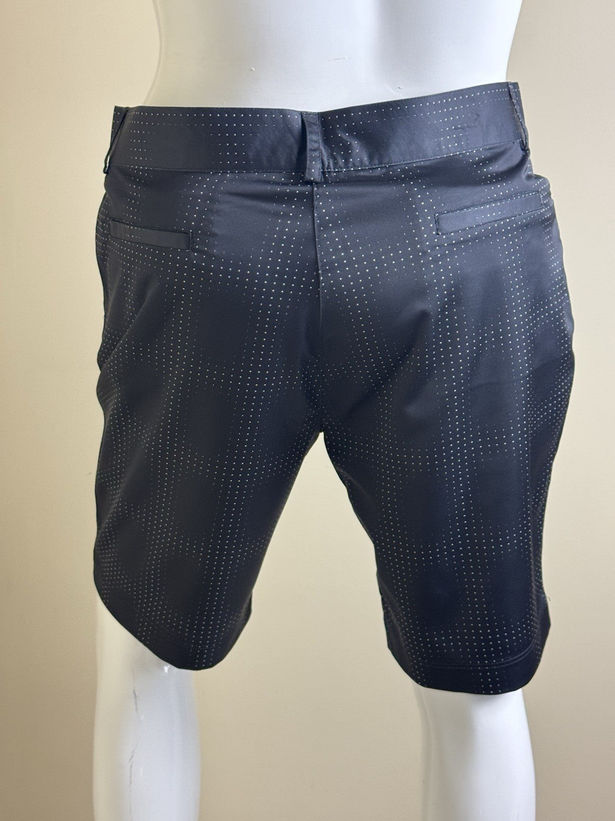 Page & Tuttle Women’s Bermuda Golf Shorts Size 16 (B.160/3)