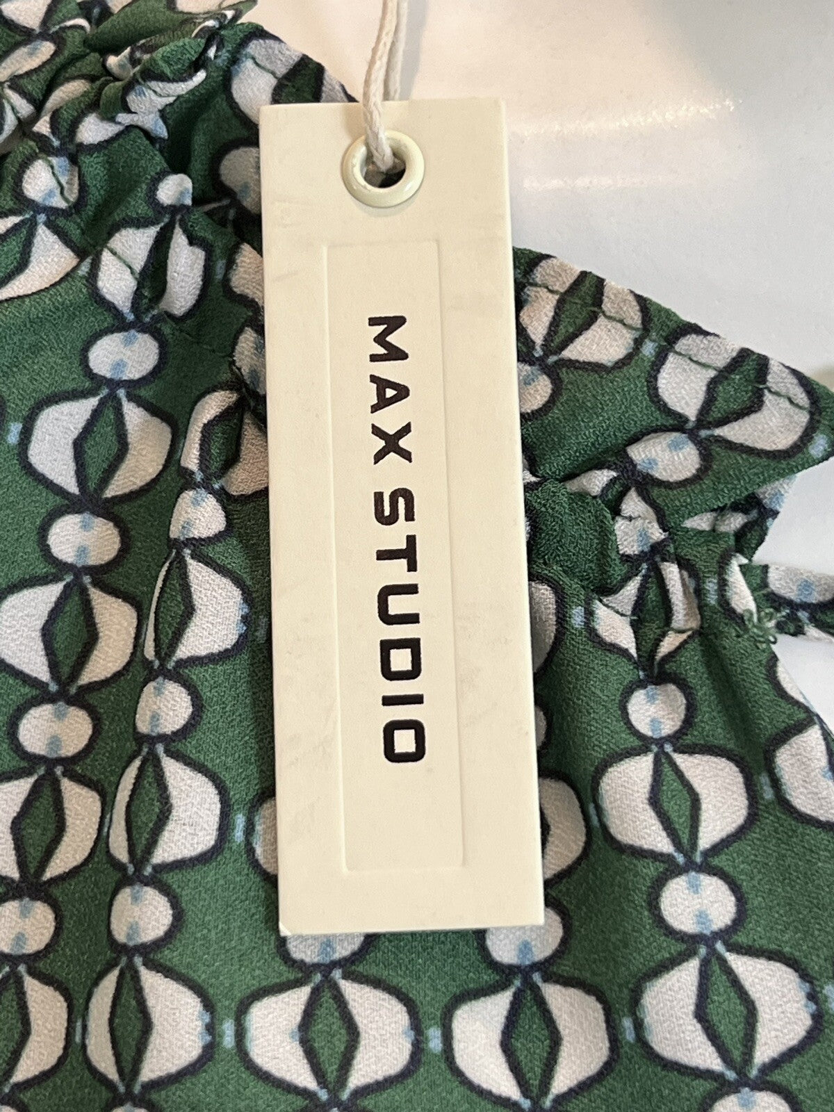 $78 Max Studio Womens Top Sz M Blouse Shirt White Green (B.01)