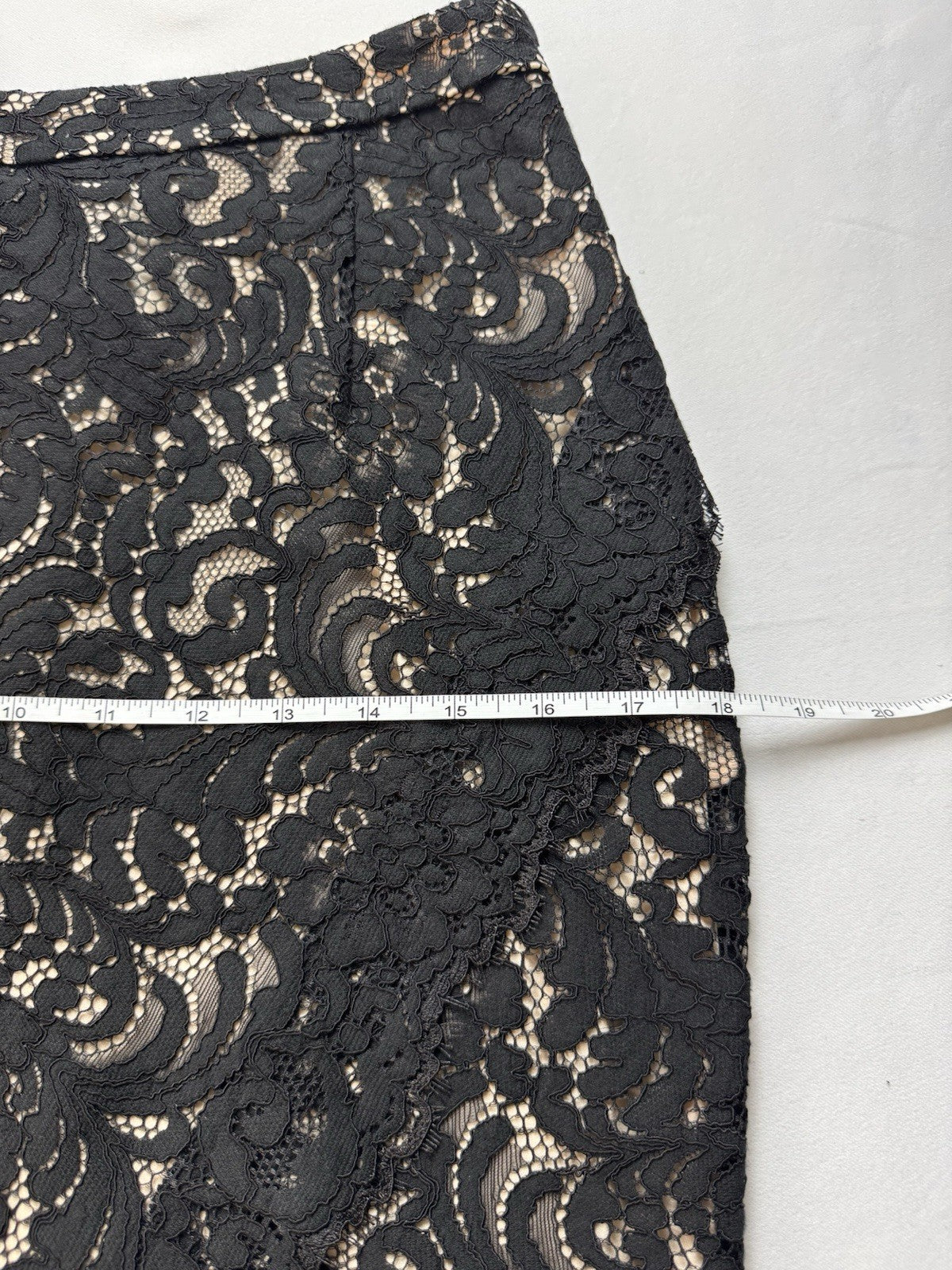 $345 Marchesa Voyage Women’s Black Nude Laced Skirt Sz 8. (B.156)