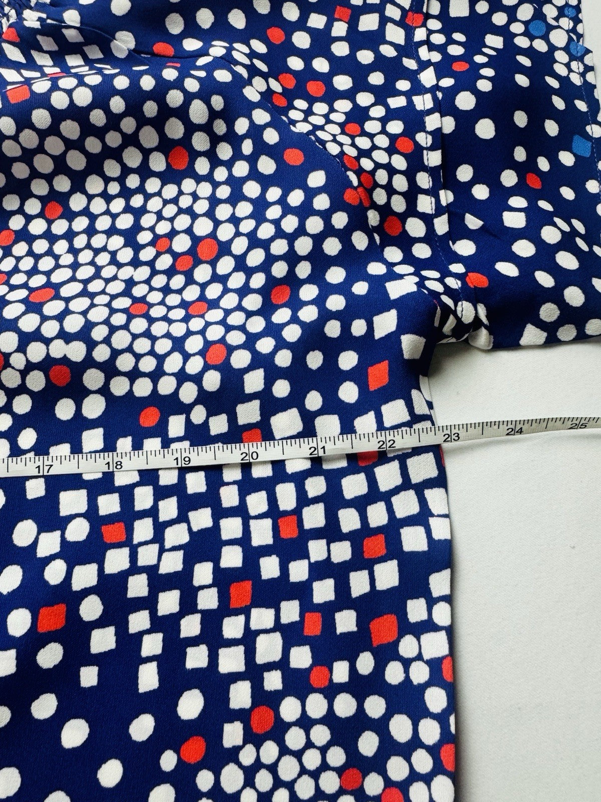 Tyler Boe Women’s Blue Multi Blouse Sz L. (B.158)