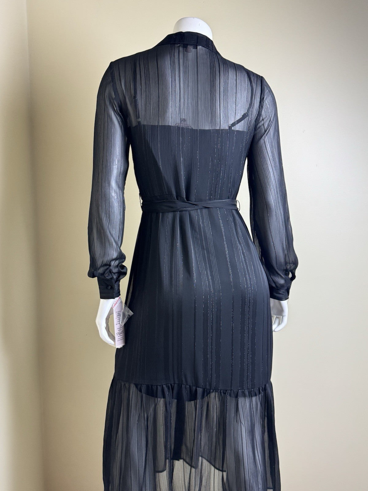 $148 NANETTE LEPORE Sheath Black Dress Sz 6. (B.155)