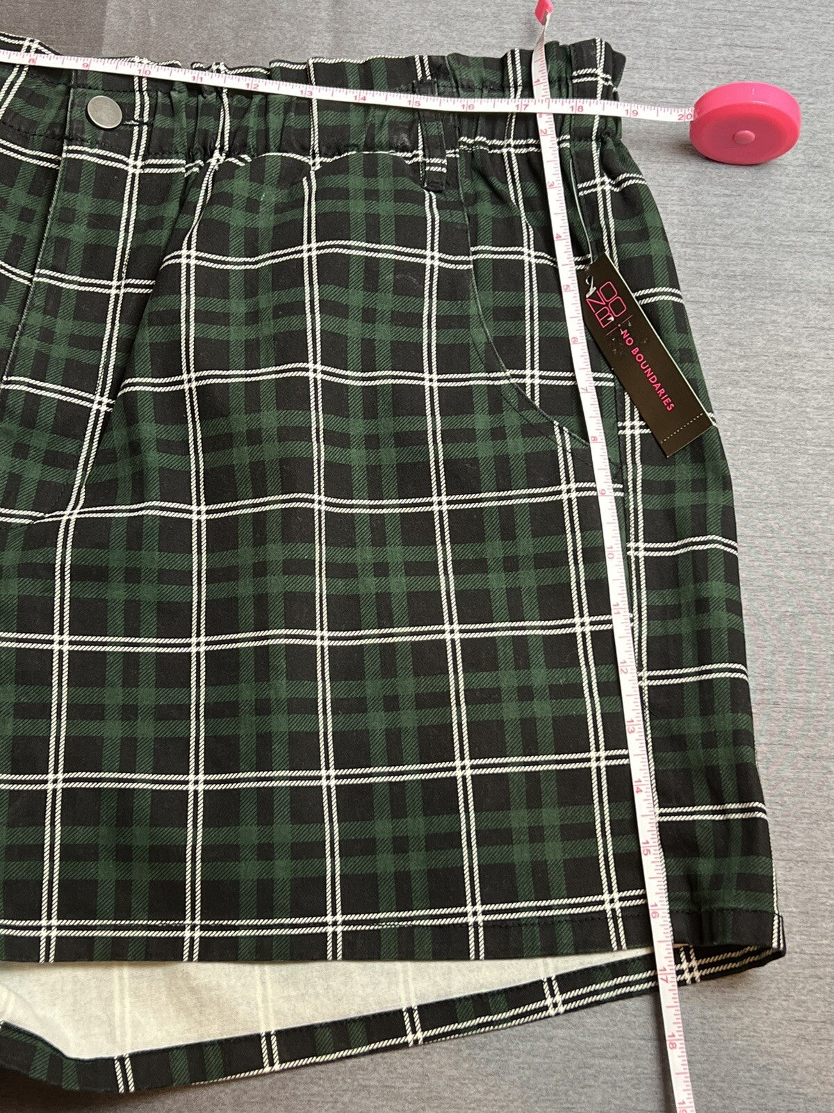 No Boundaries Women’s Size 3X Black check Shorts