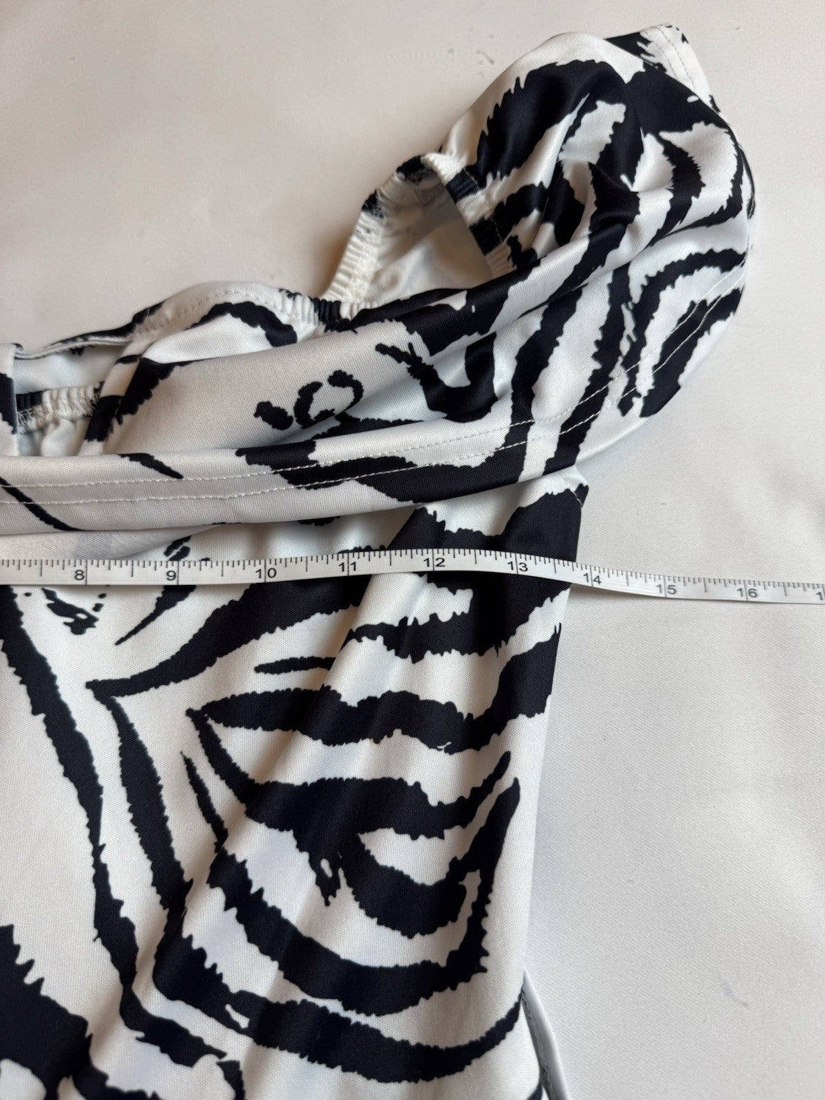 Women’s Black /white Jumpsuit Size S. (B.164)