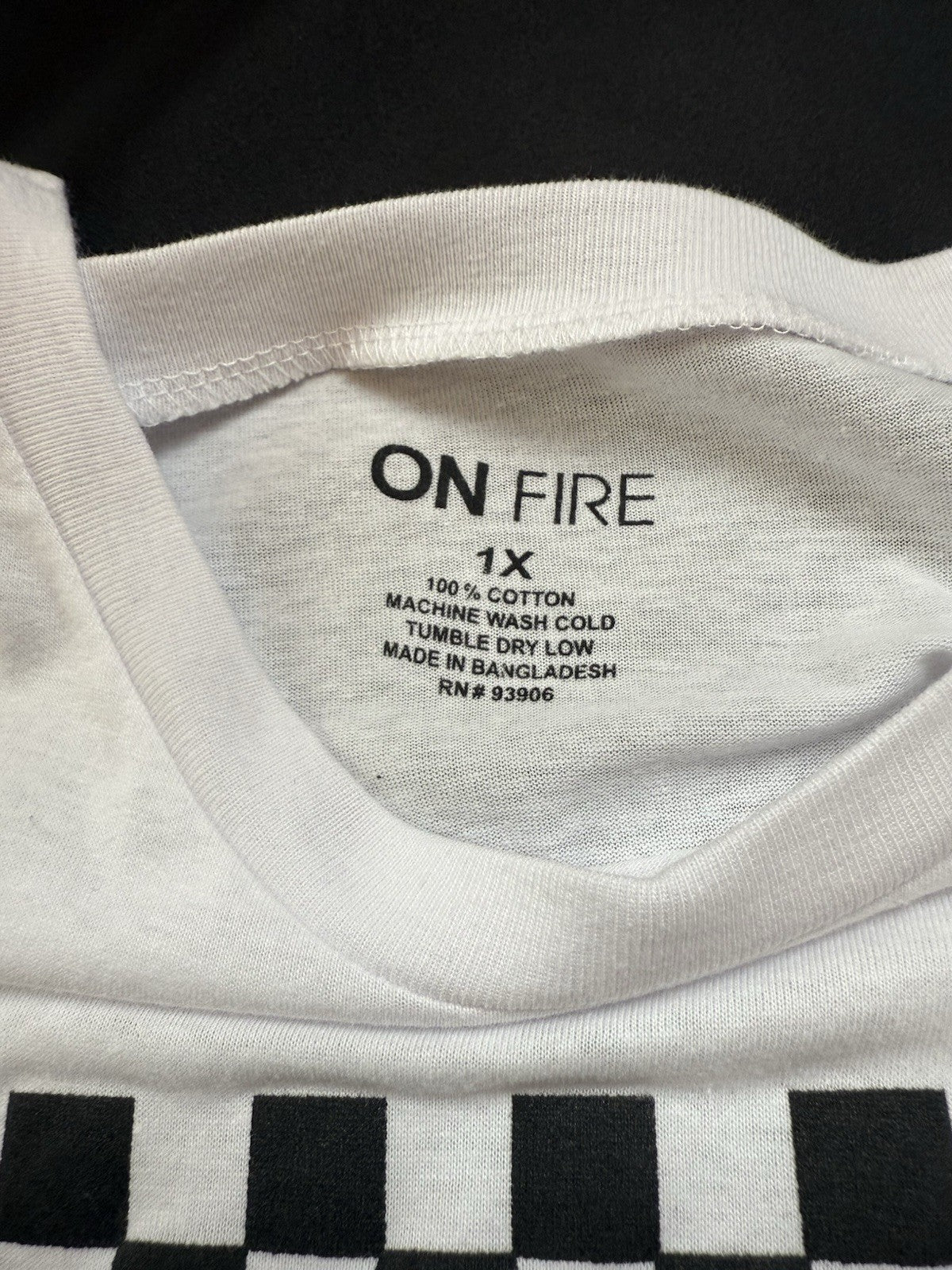 On Fire Women's White T-Shirt Lips Logo Size 1X. (B.167)