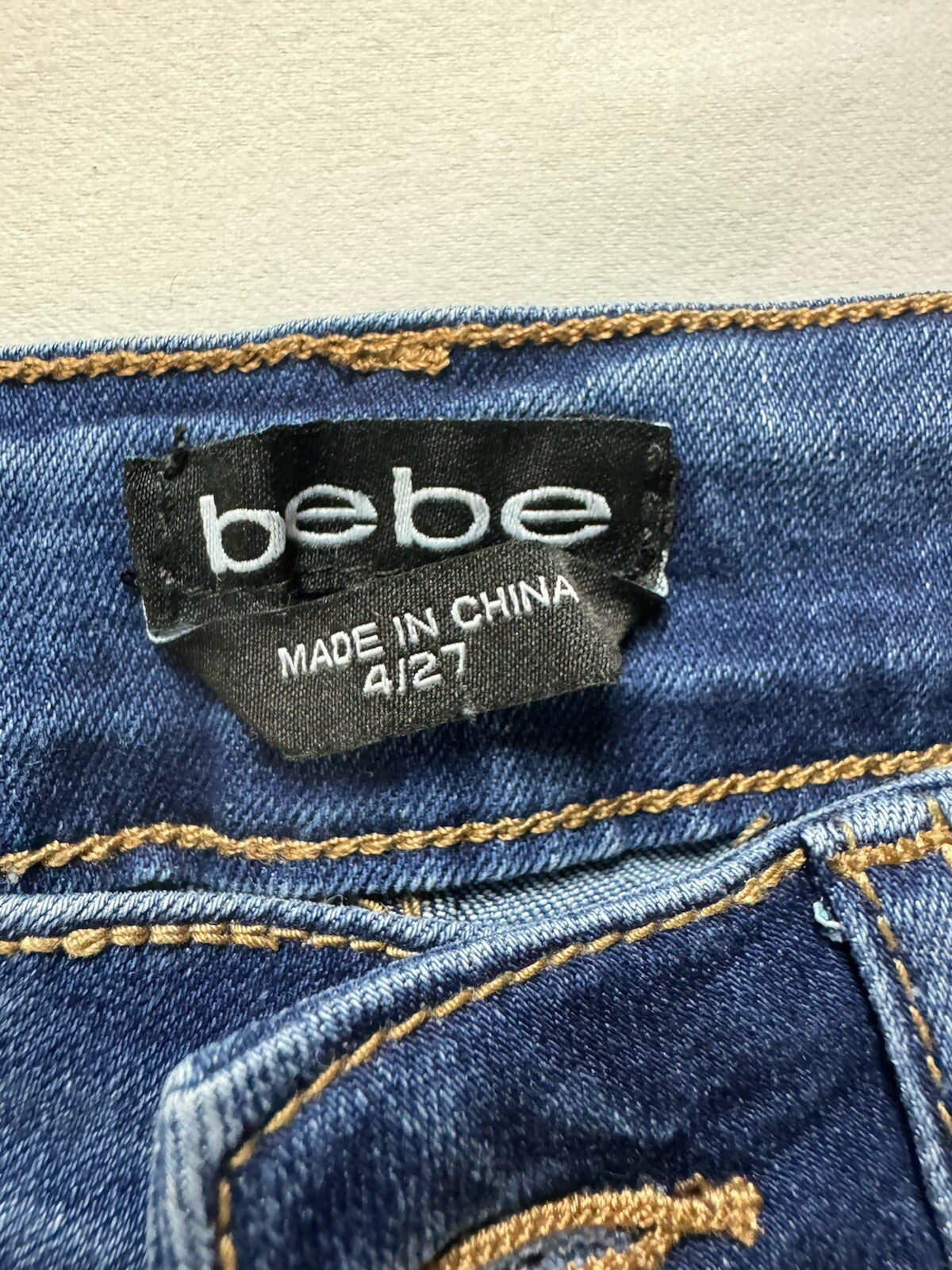 $89 Bebe Rhinestone Blue Jeans Women's Sz 4/27 (B.115)