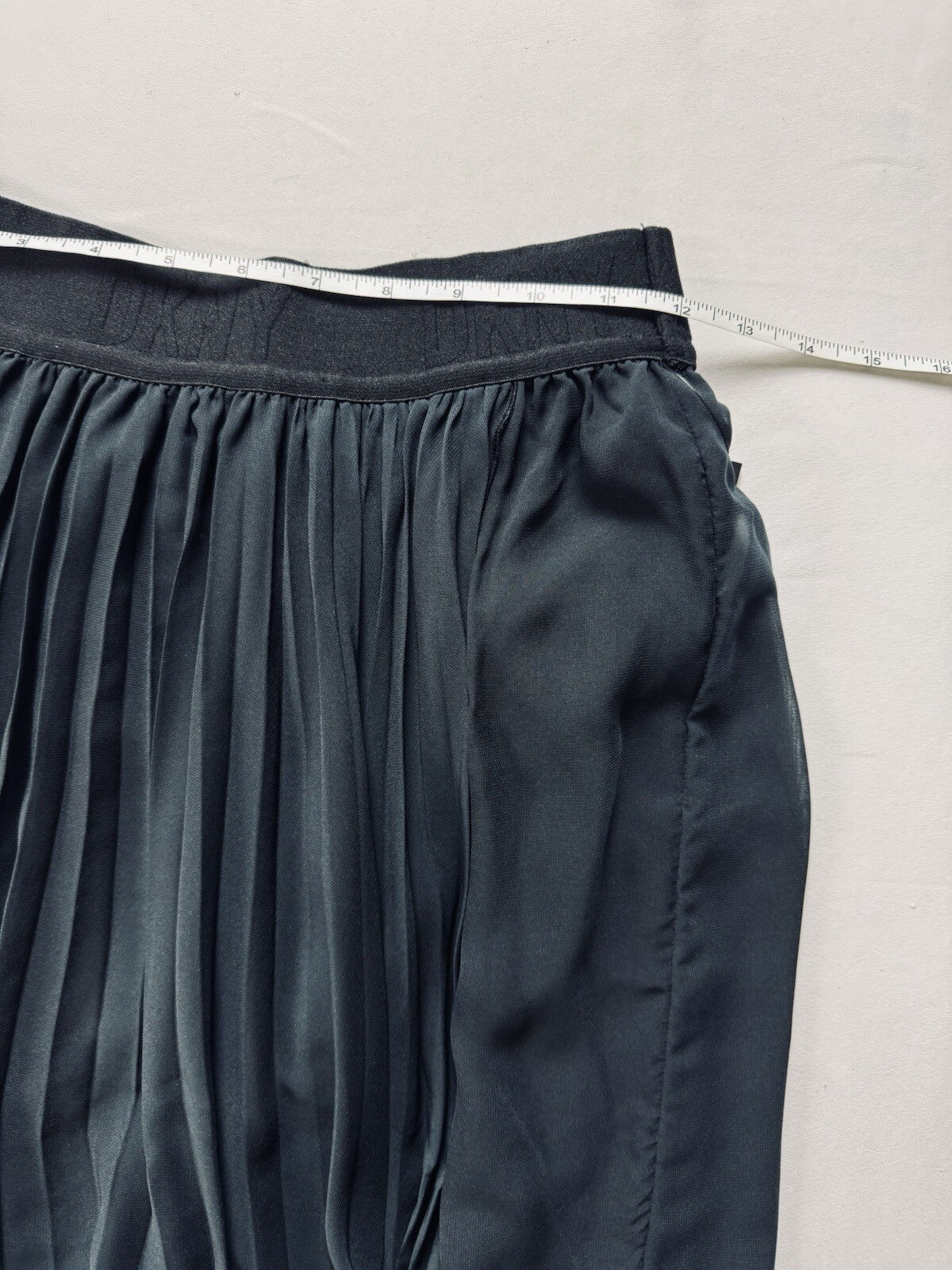 $129 DKNY Women's Lace Skirt Sz XXS. (B.130)