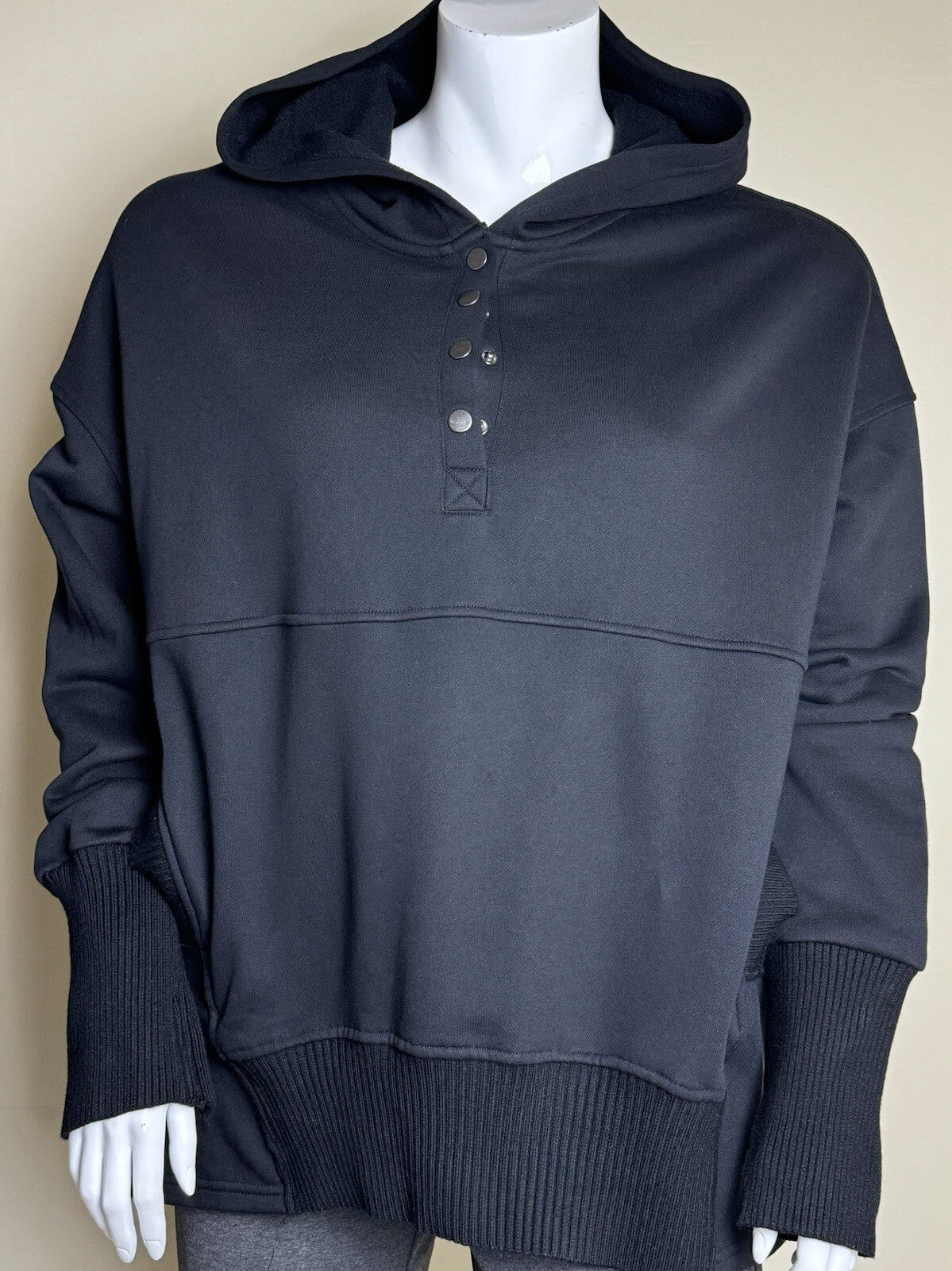 Women’s Hooded Sweater Cotton Black Long Sleeve Sz 2XL. (B.100)