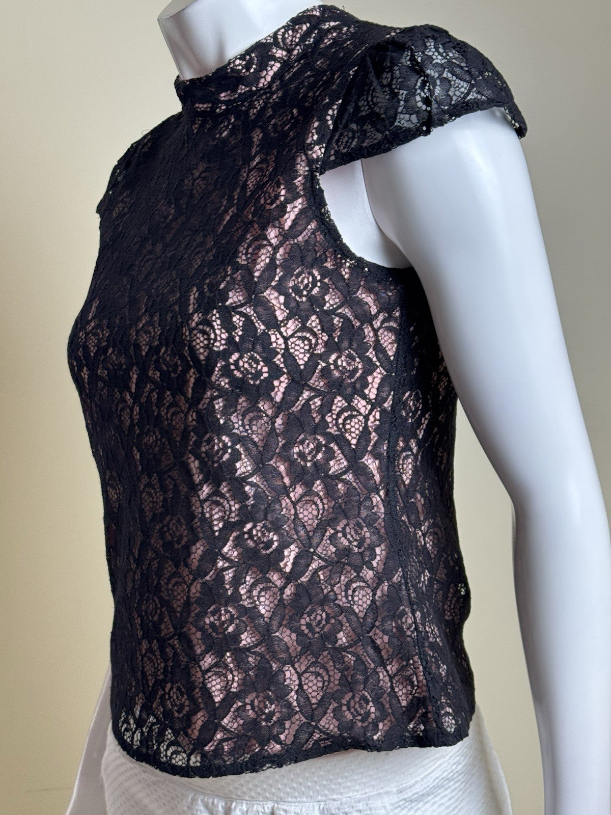 $180 Vertigo Women’s Lace Blouse Sz XS. (B.027)