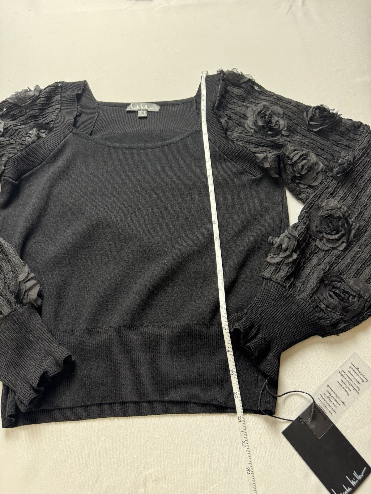 $88 Nicole Miller Women’s Embroidery Floral Blouse Top Sz S. (B.141)