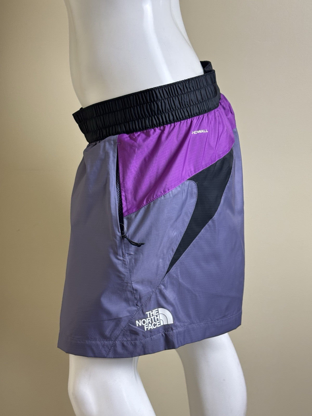 $80 The North Face Women's Sport Shorts Purple with Liner - Sz L. (B.156)