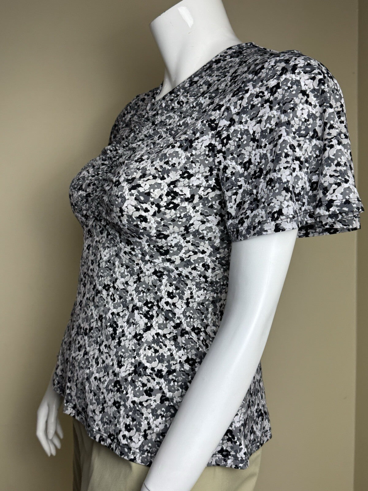 $88 Michael Kors Women’s Top Blouse Sz L. (B.144)