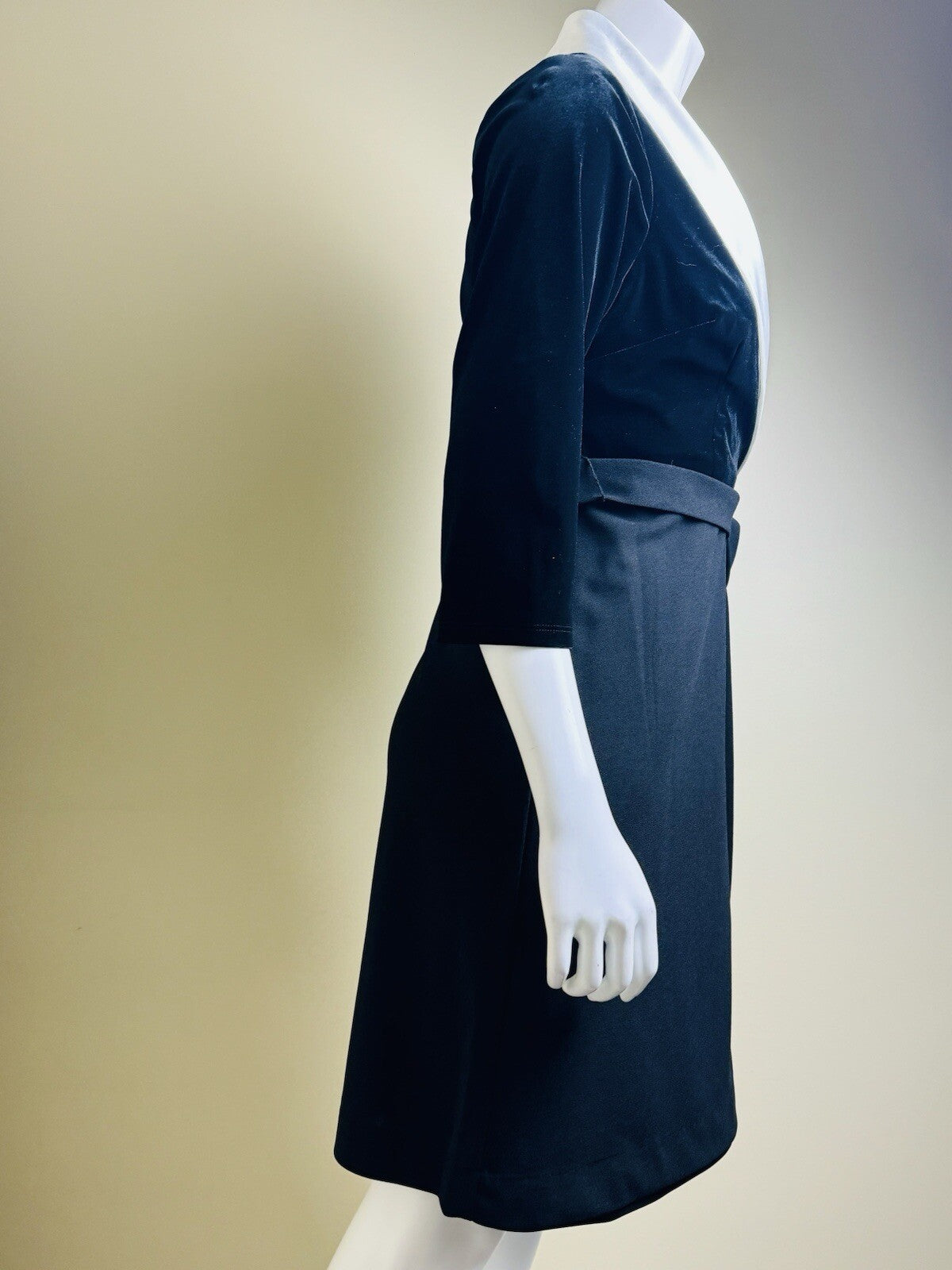 Addison Evenings Women’s Velvet Black Dress Sz 6. (B.92)